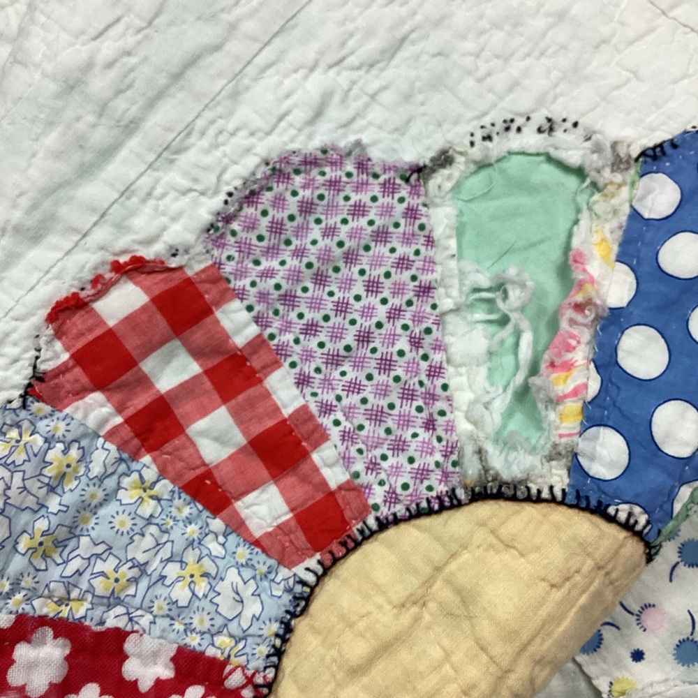 Vintage hand stitched quilt - Picture 9 of 10